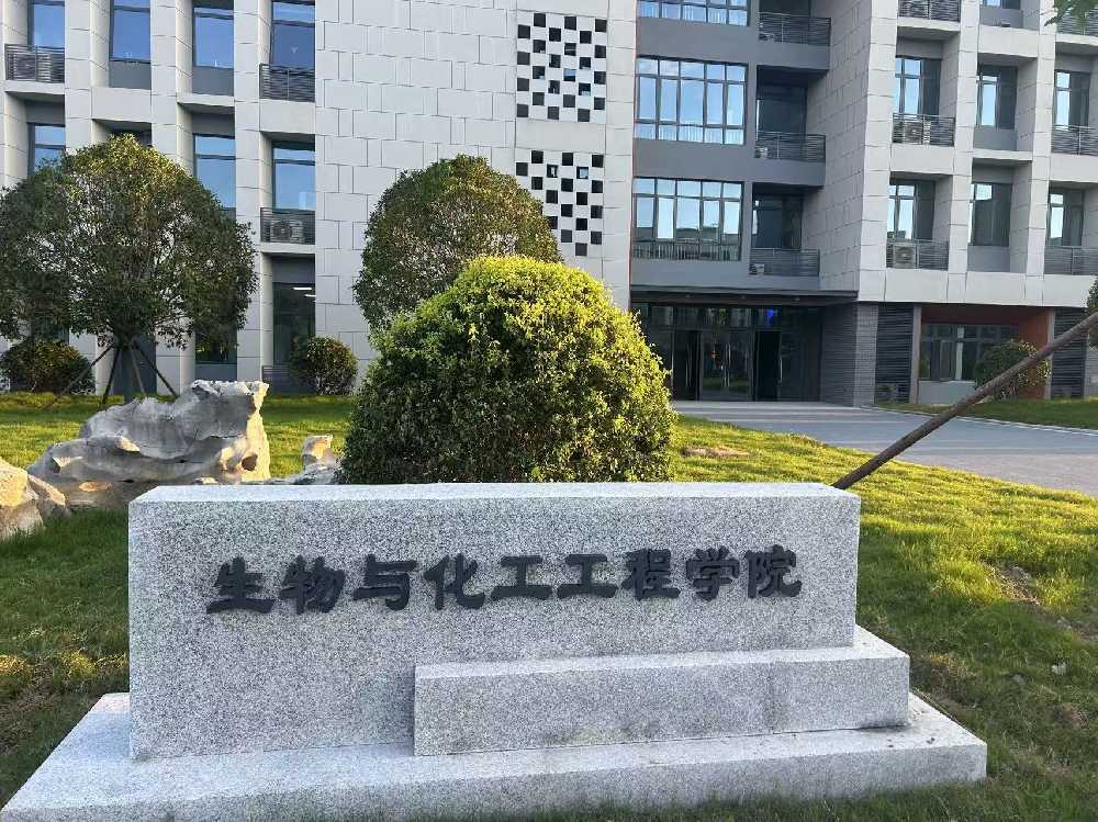 昭阳区扬州职业大学体育场高杆灯项目